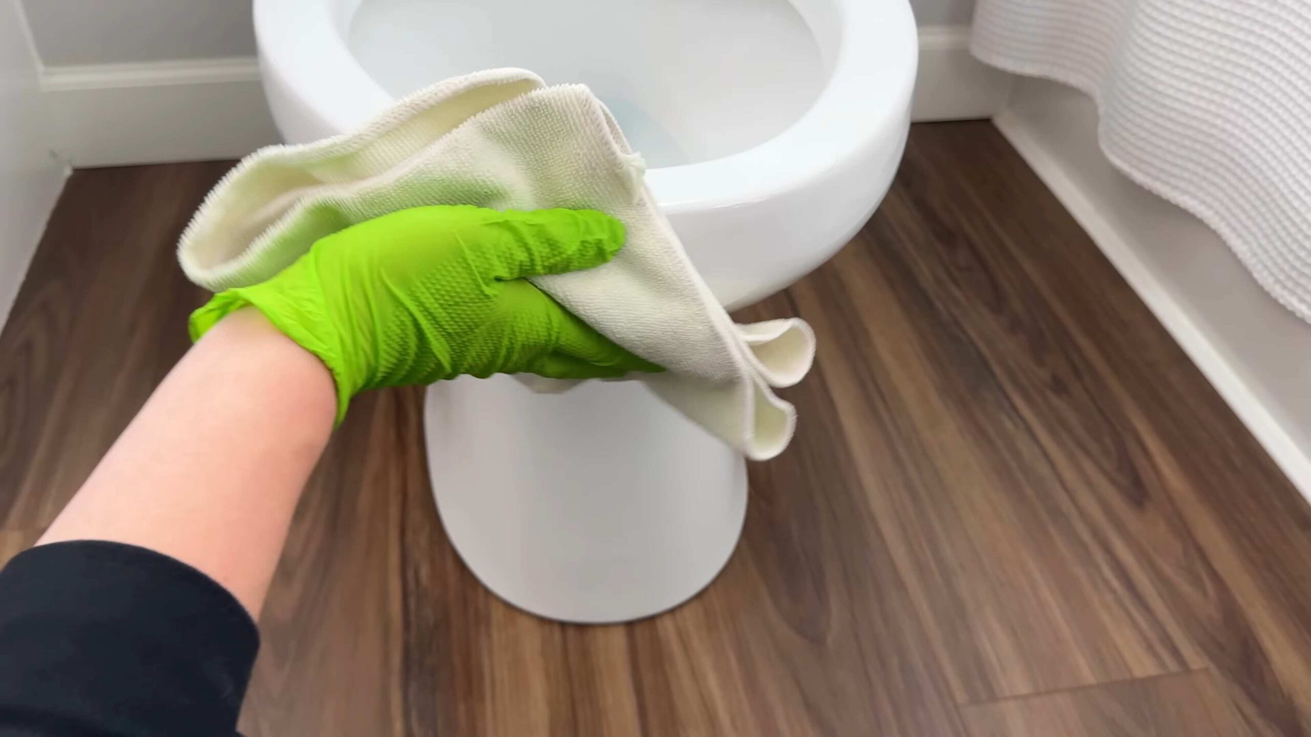 Easy Bathroom Cleaning Hacks