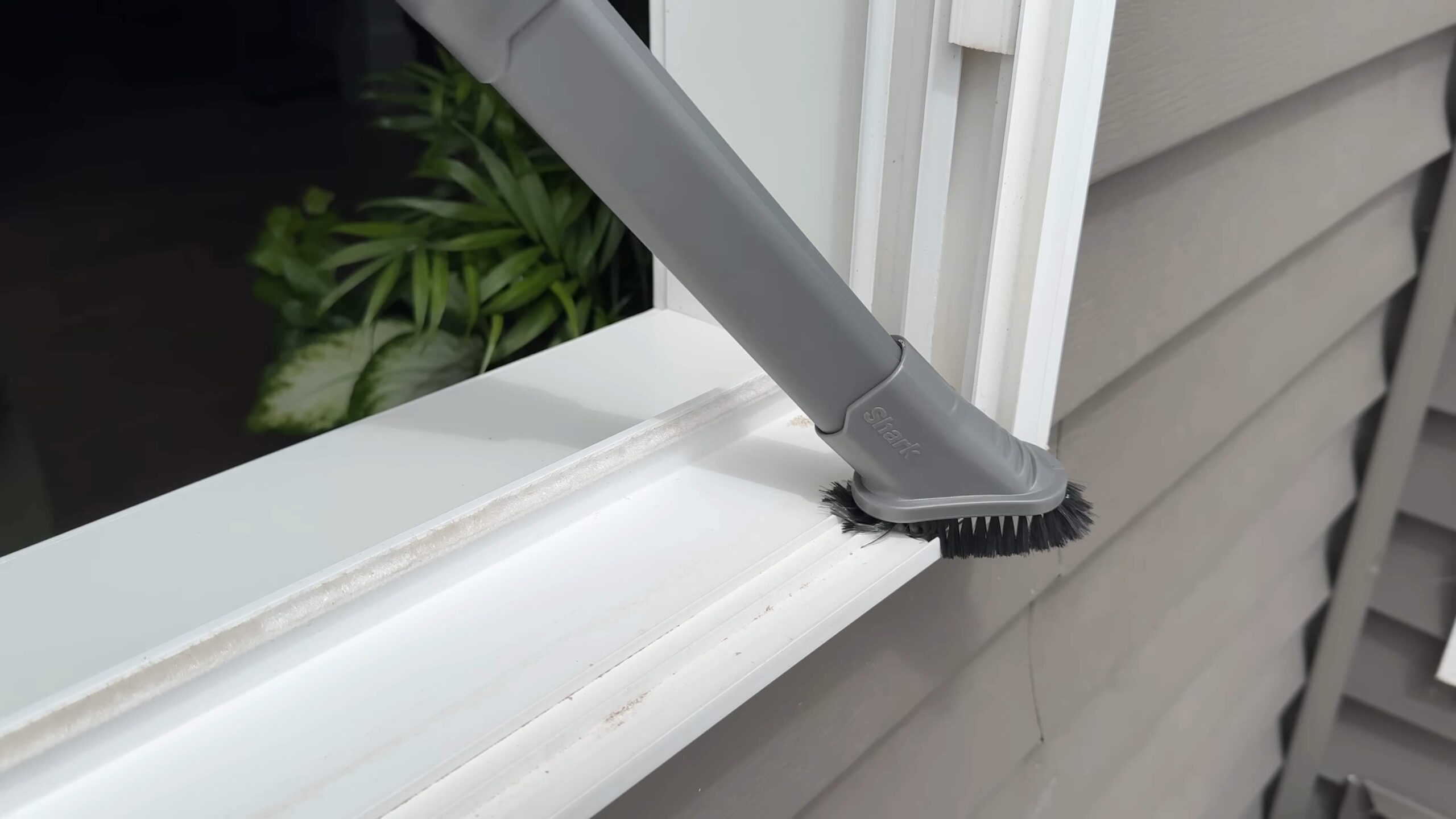 Clean window tracks