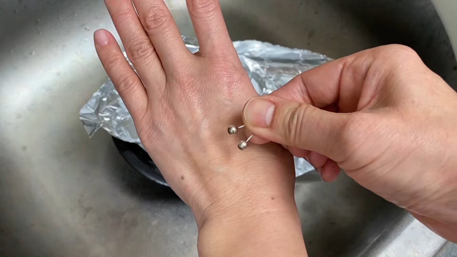Clean silver with baking soda