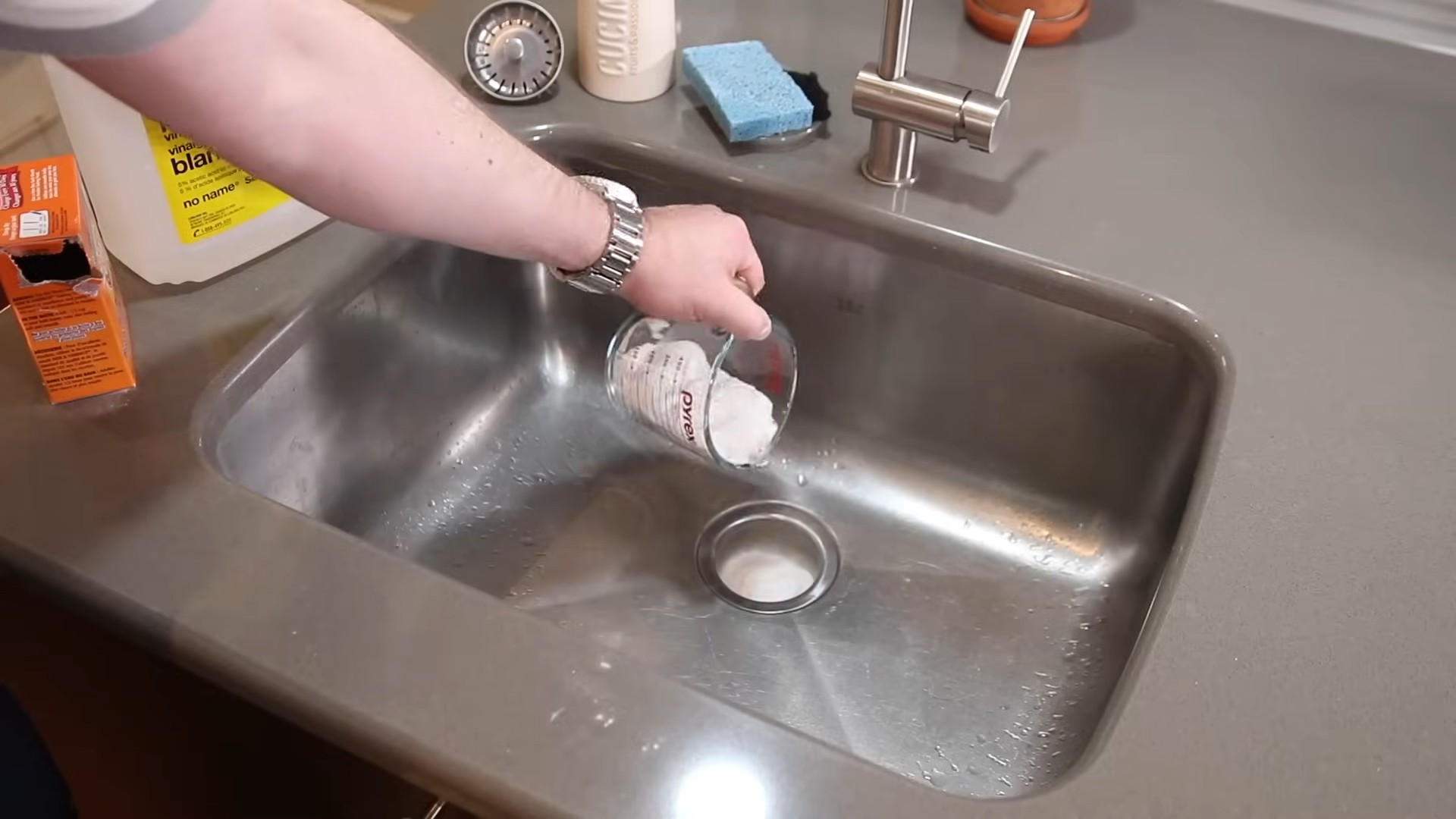 Unclog drain baking soda