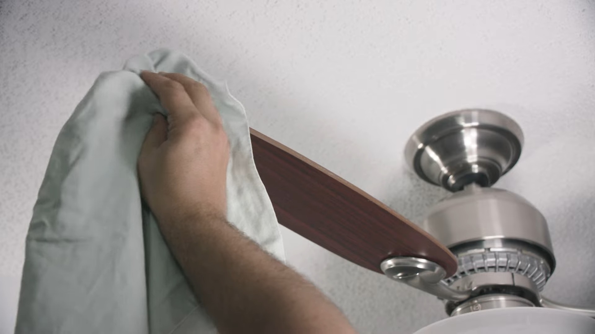 Easy Ceiling Fan Cleaning Steps